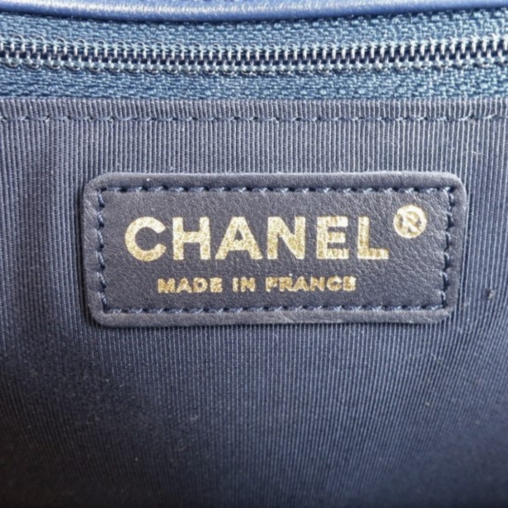 Chanel New Medium Boy Bag Navy Quilted Calfskin - Picture 8 of 8